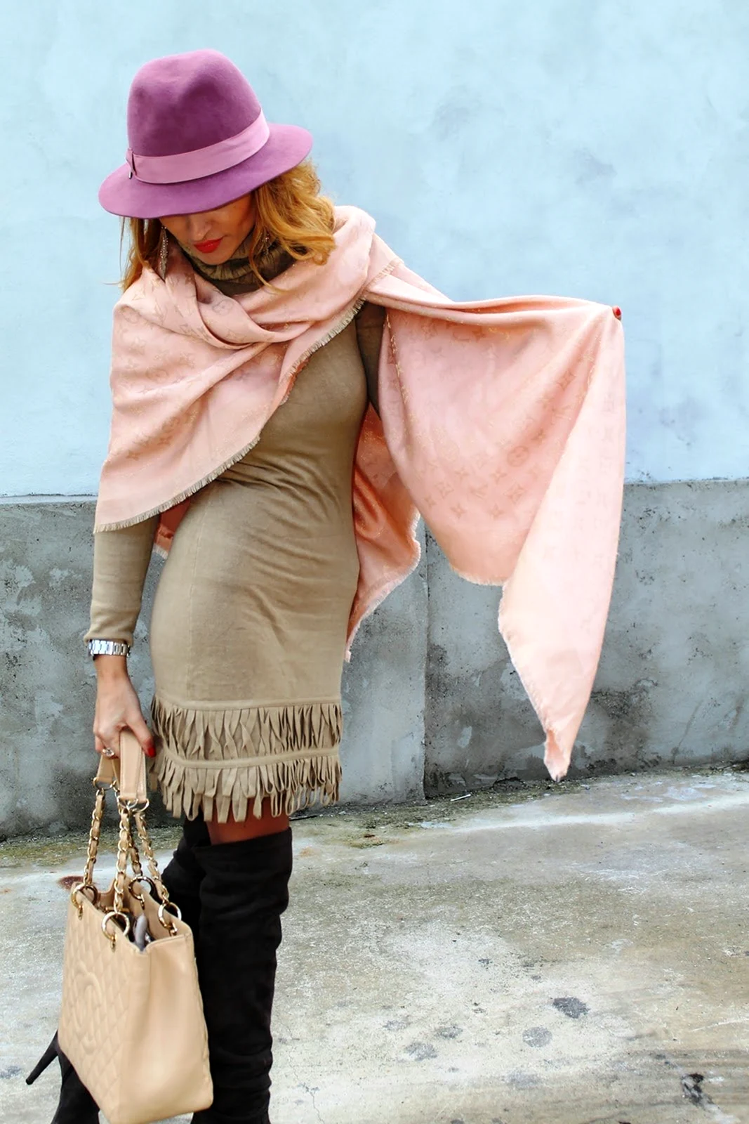 Палантин с платьем