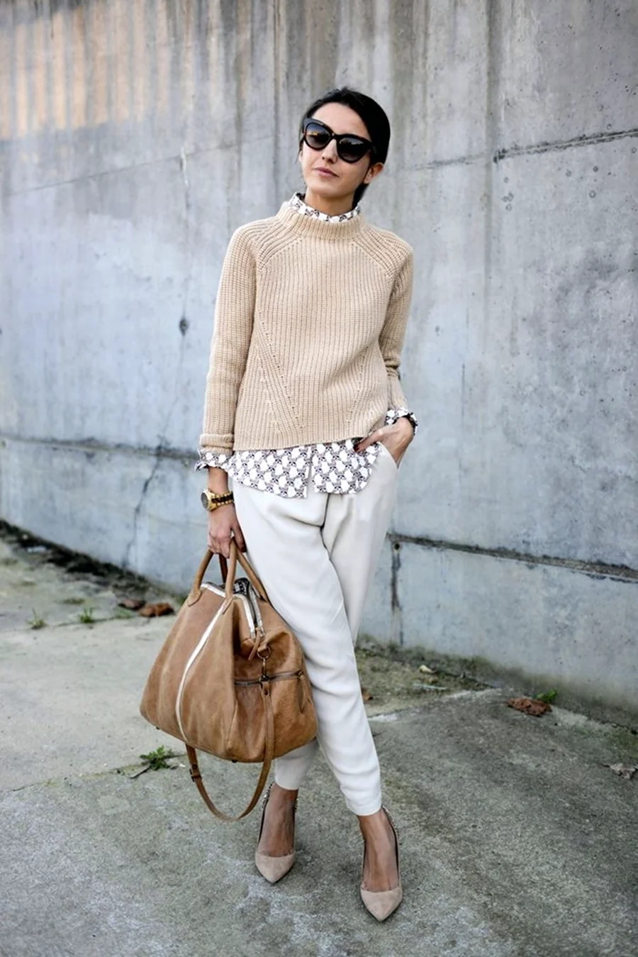 Женственный образ с свитером