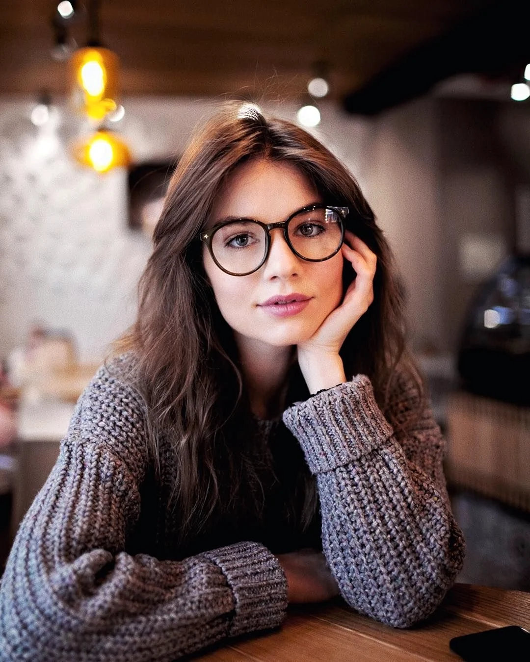 Девушка в очках