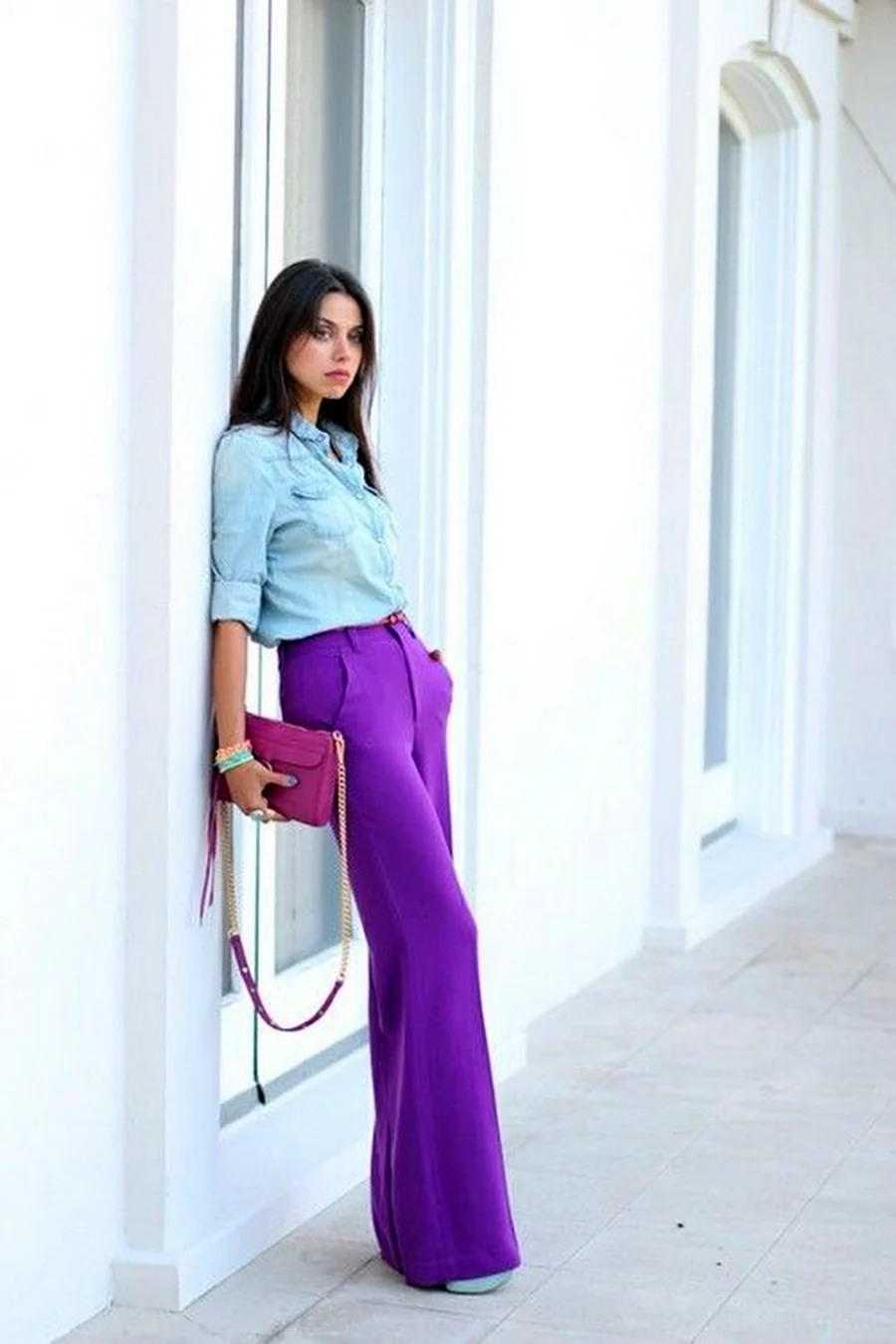 Сочиьание с сереневыми брюкаит