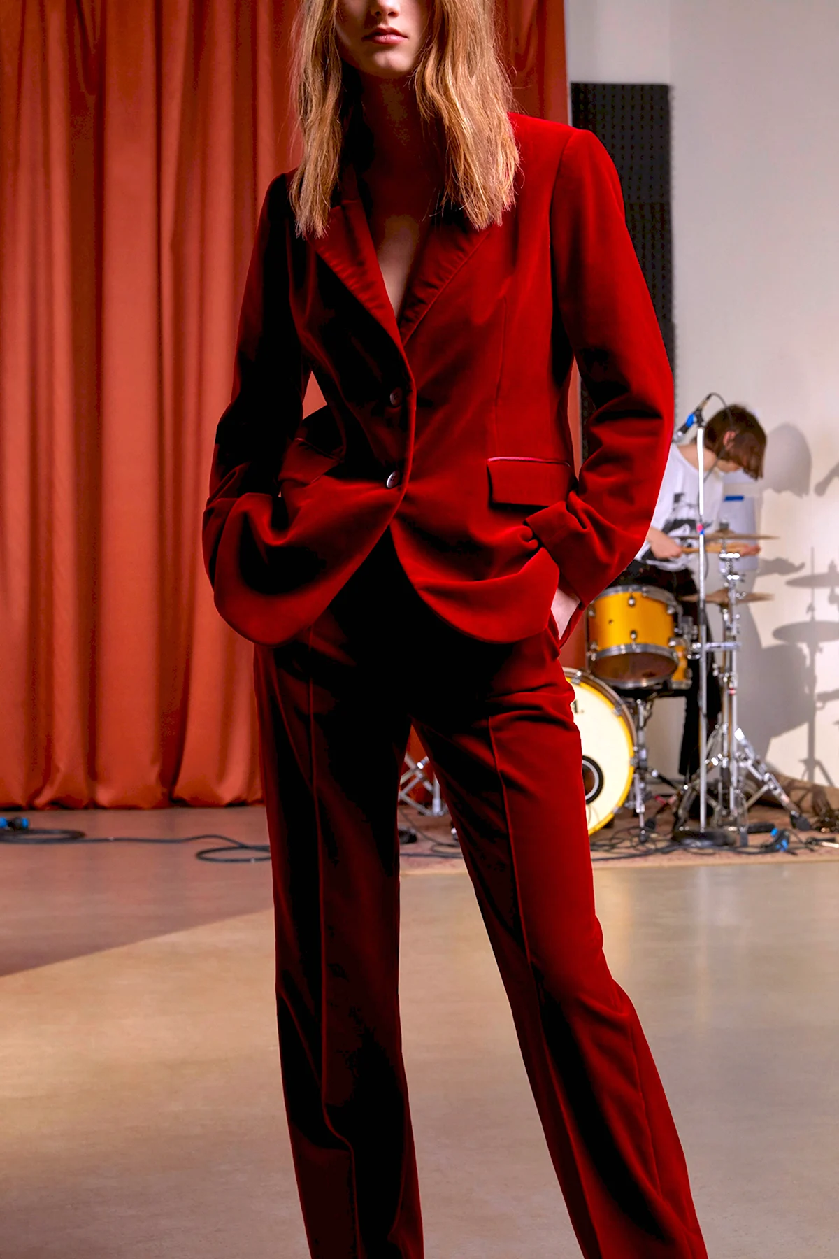 Бархатный брючный костюм