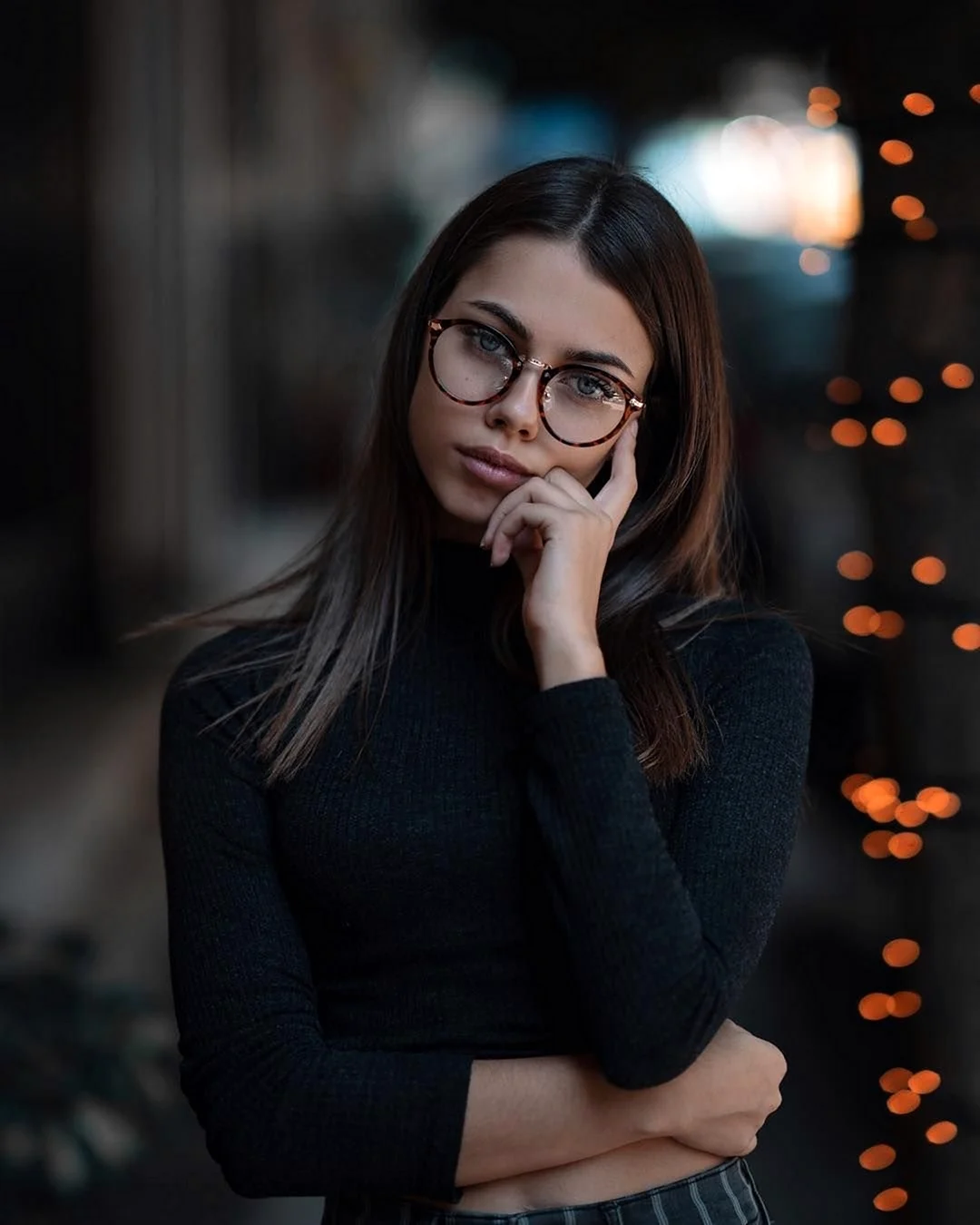 Камилла Мендес в очках для зрения