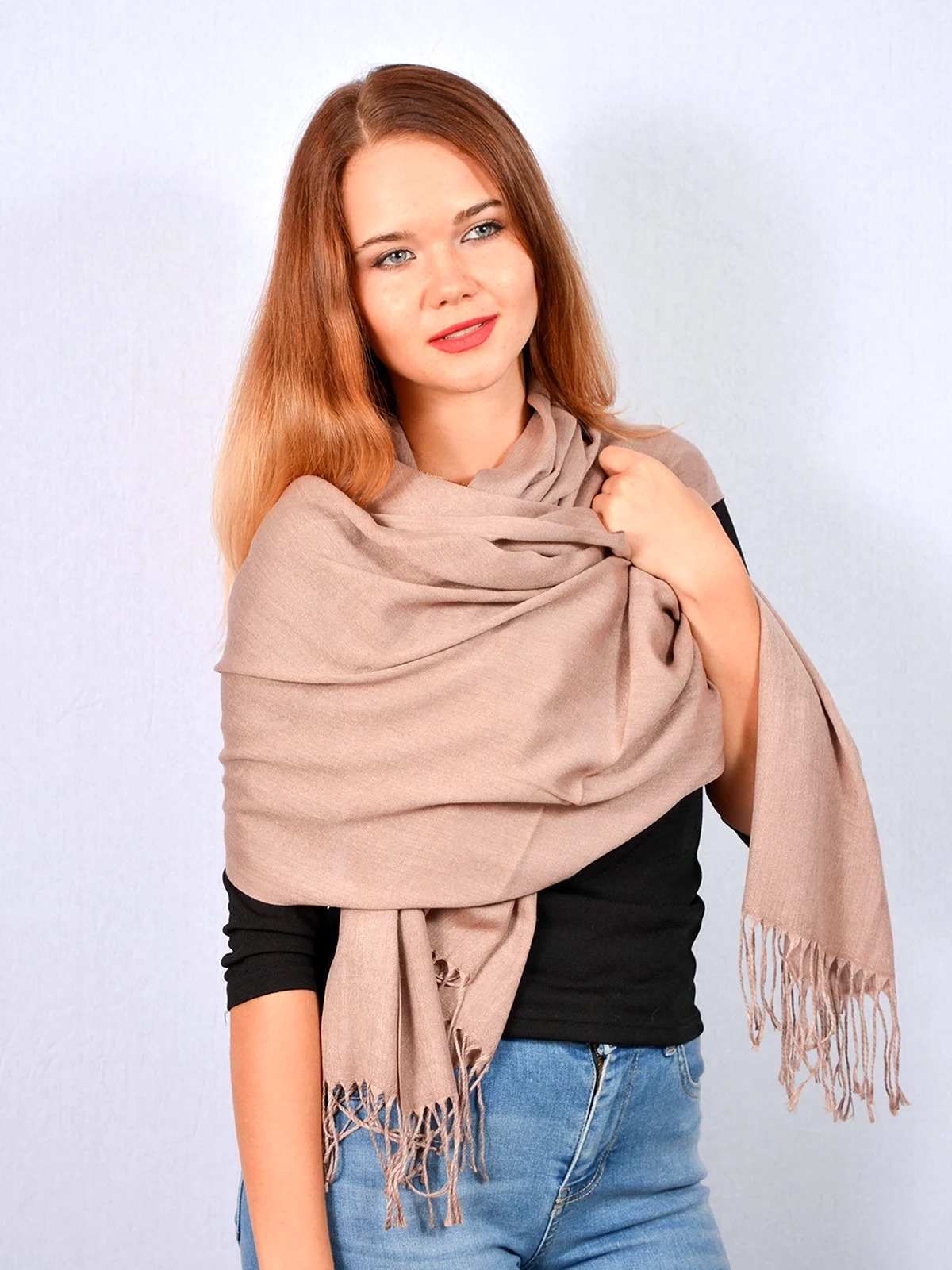 Бежевый палантин