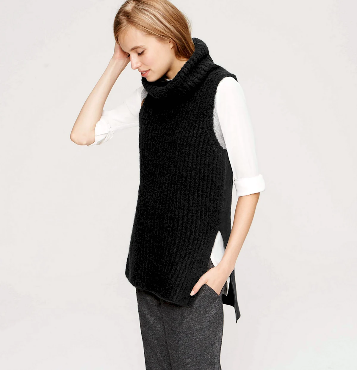 Черный вязаный жилет
