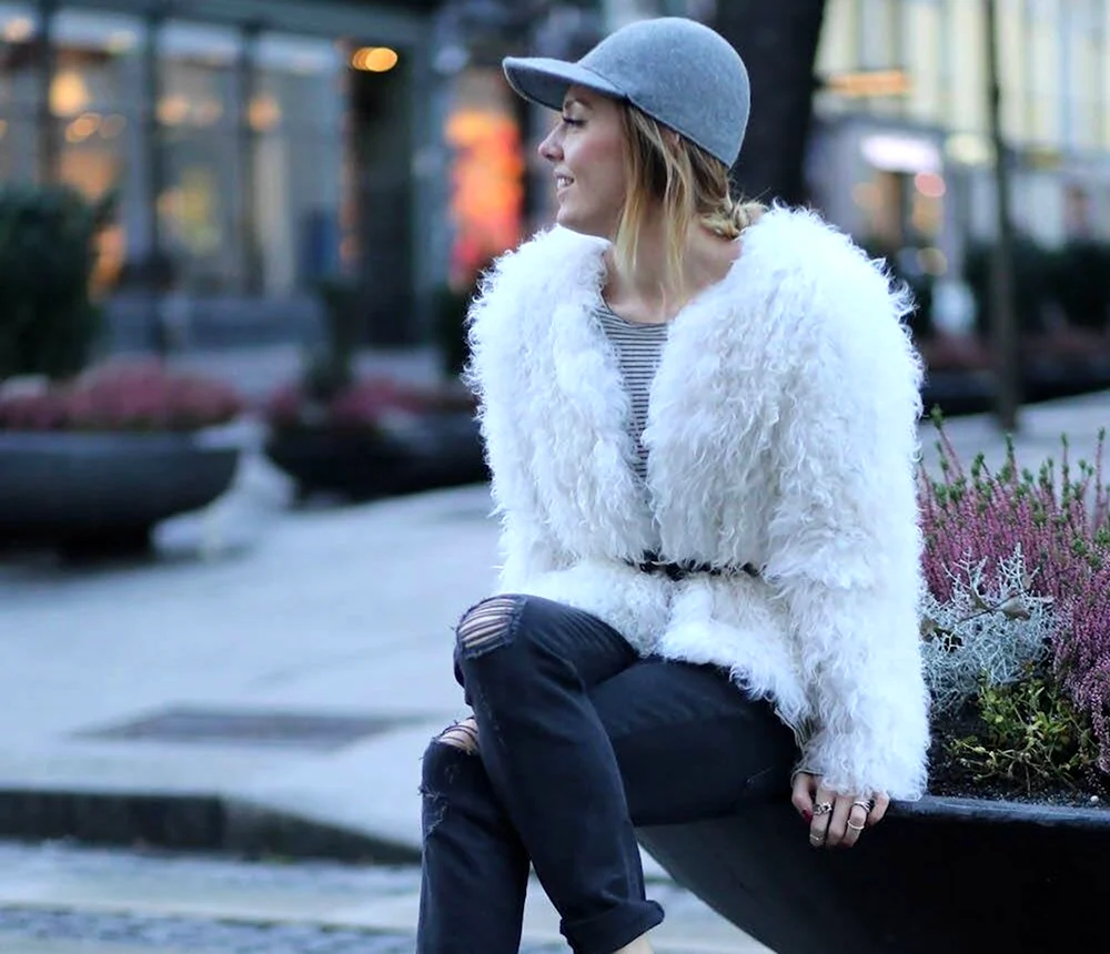 Кроссовки с мехом женские