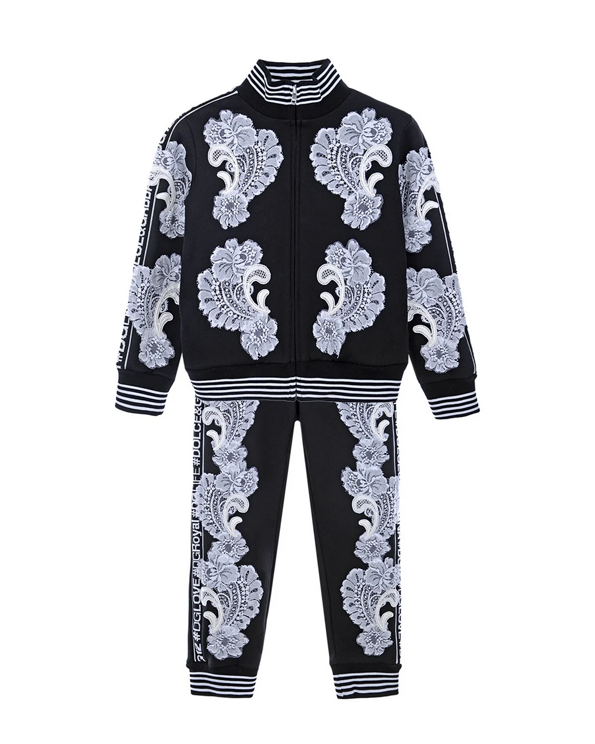 Кружевной спортивный костюм