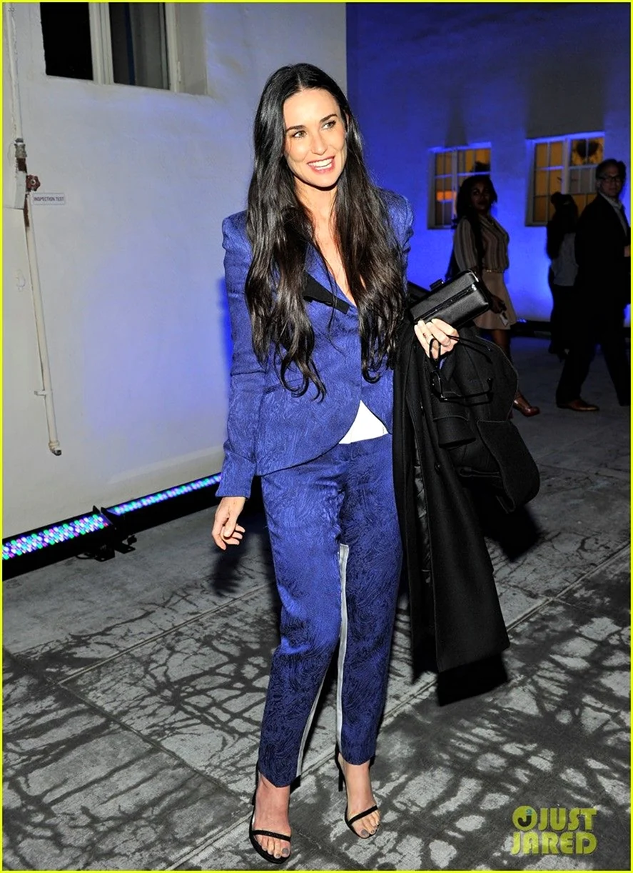 Деми Мур стиль 2020