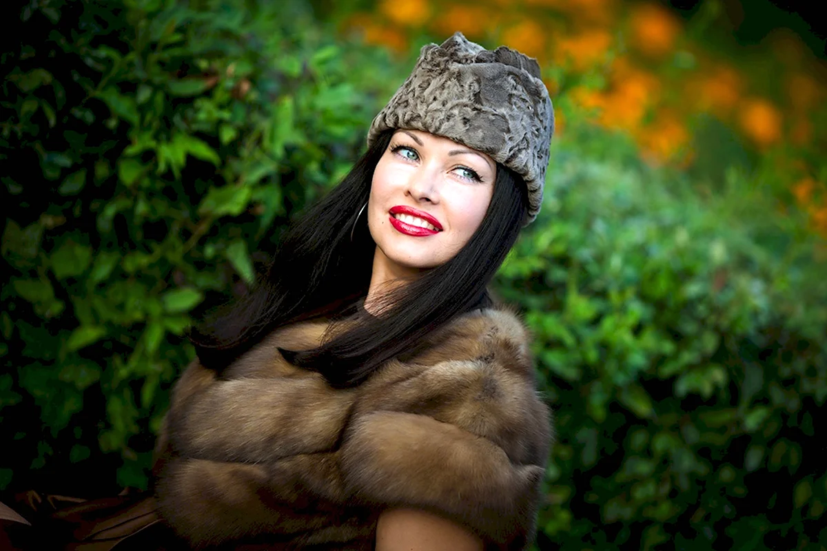 Шапка пилотка женская