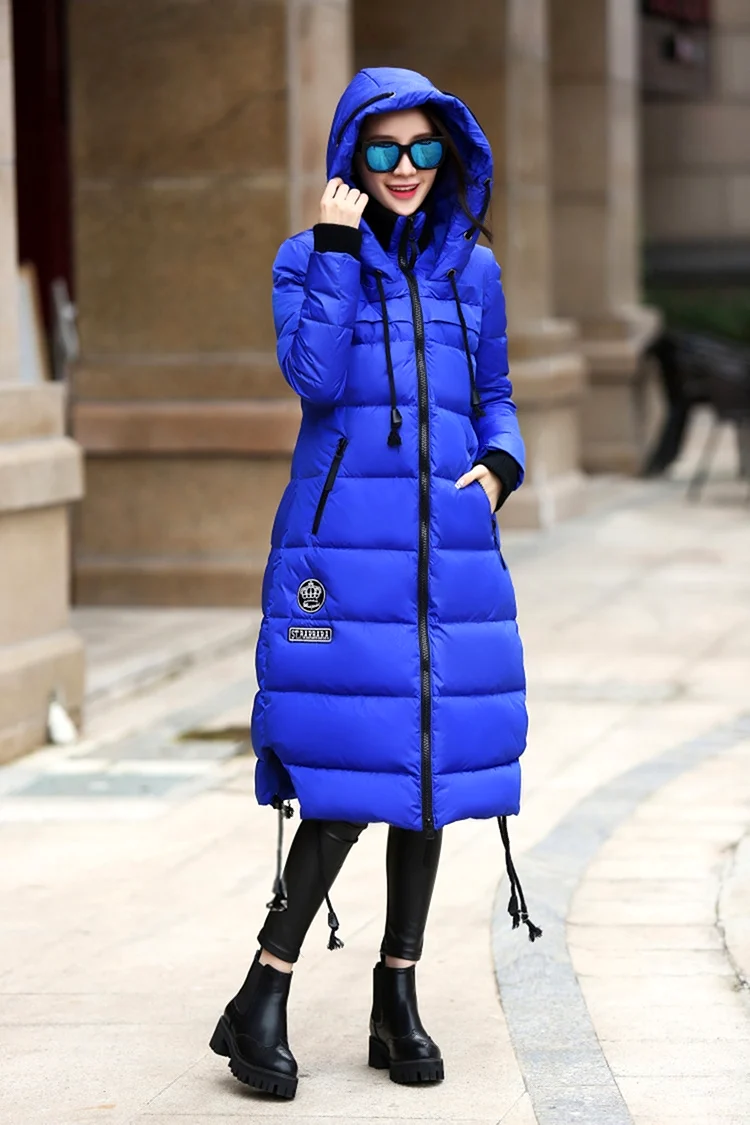 Синий пуховик