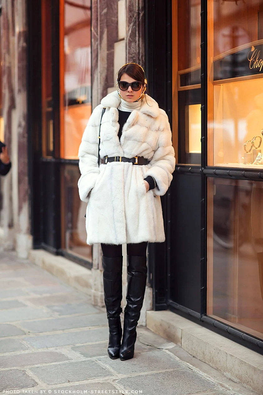 Сапоги под белую норковую шубу