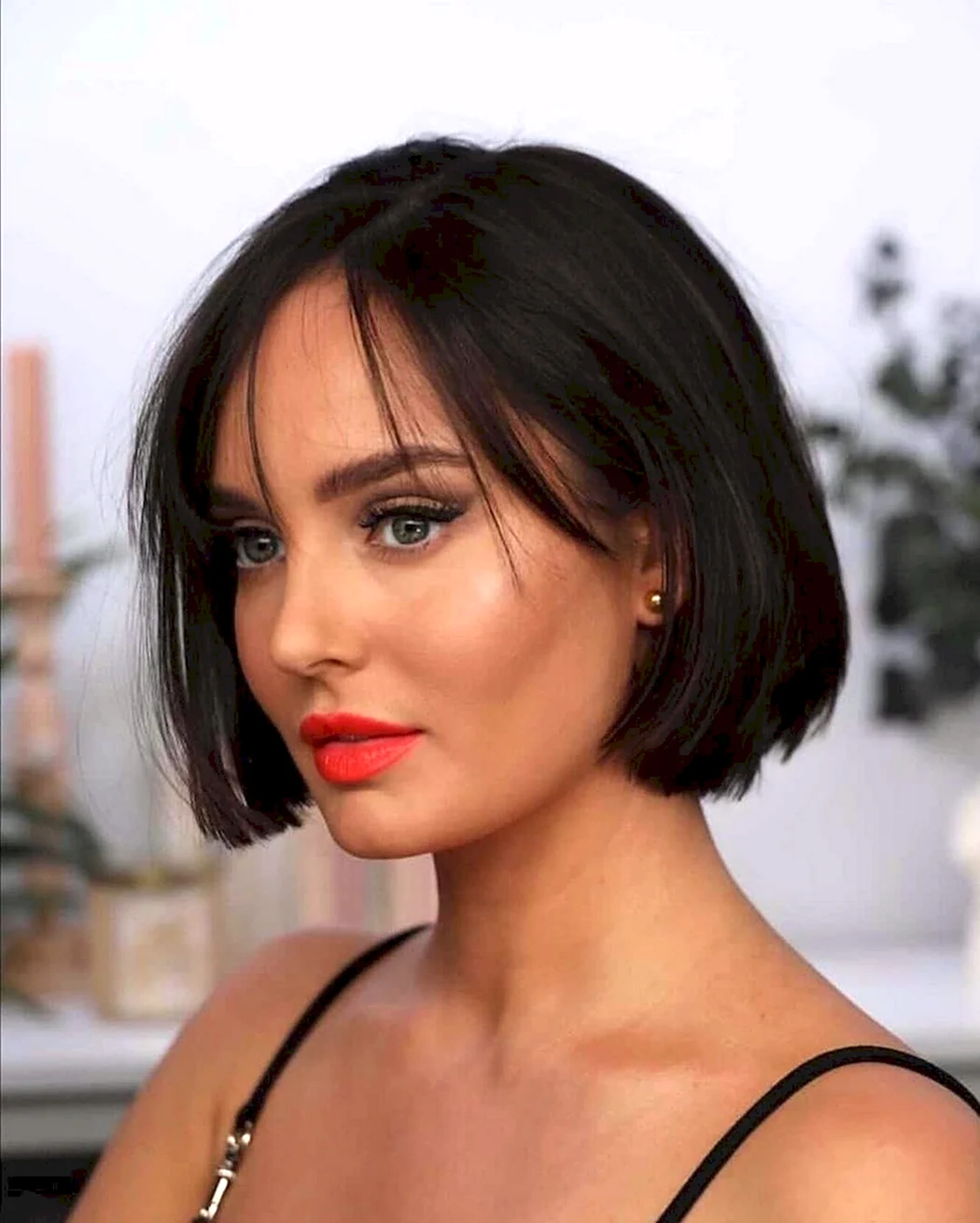 Каре с легкой челкой