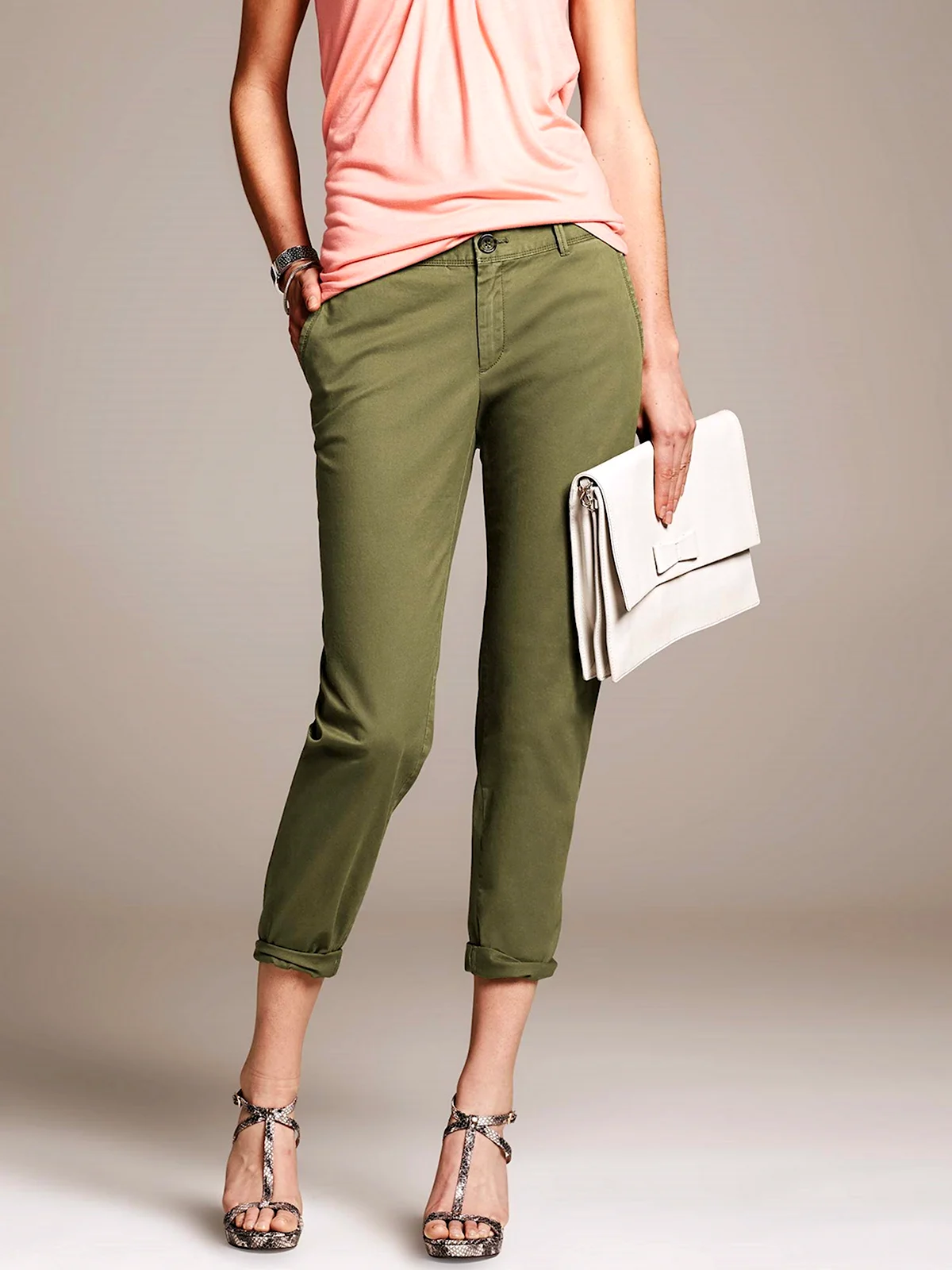 Оливковые брюки
