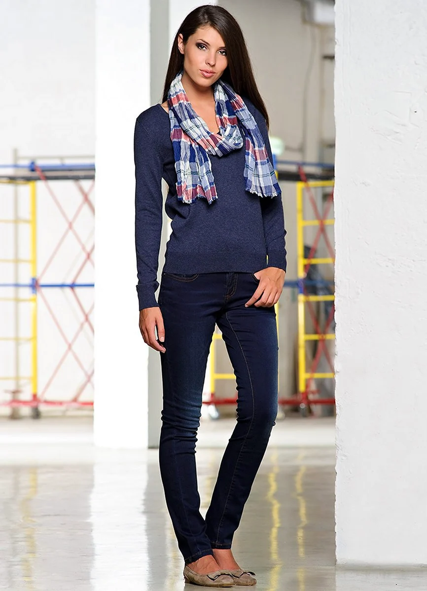 Женские темно синие брюки джинсы