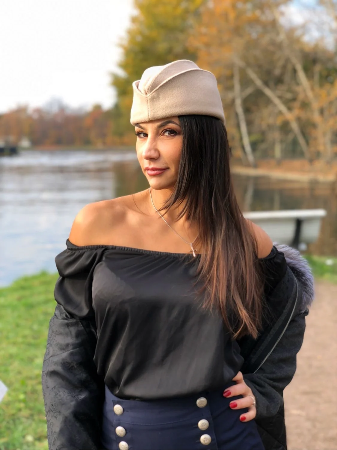 Головной убор с пиджаком