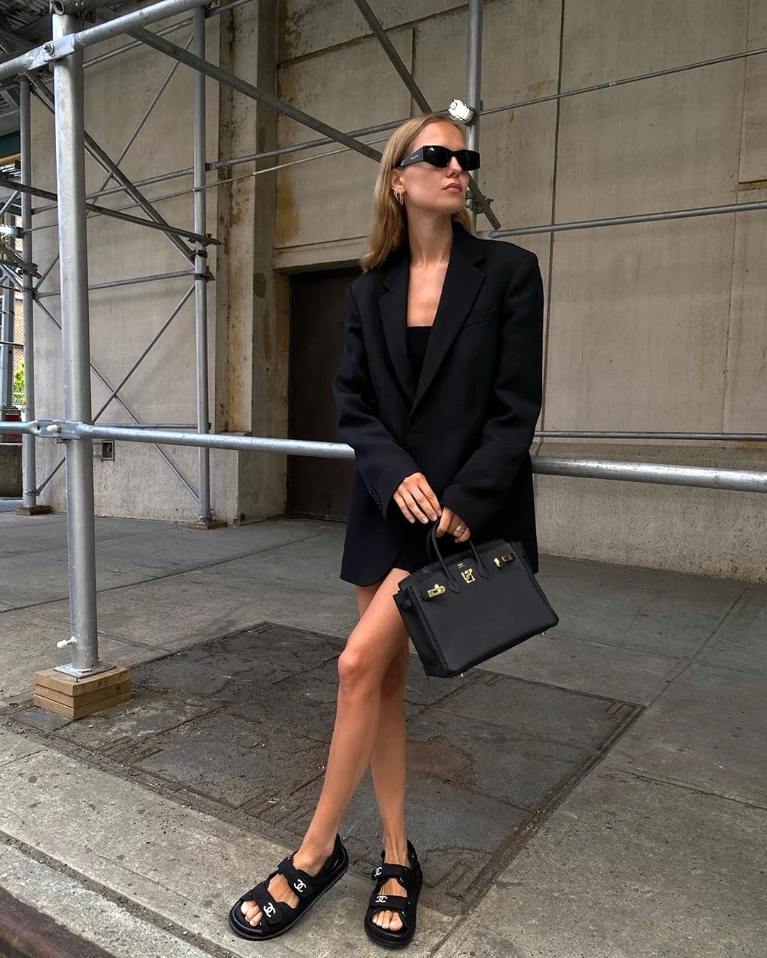 Образы с сандалиями