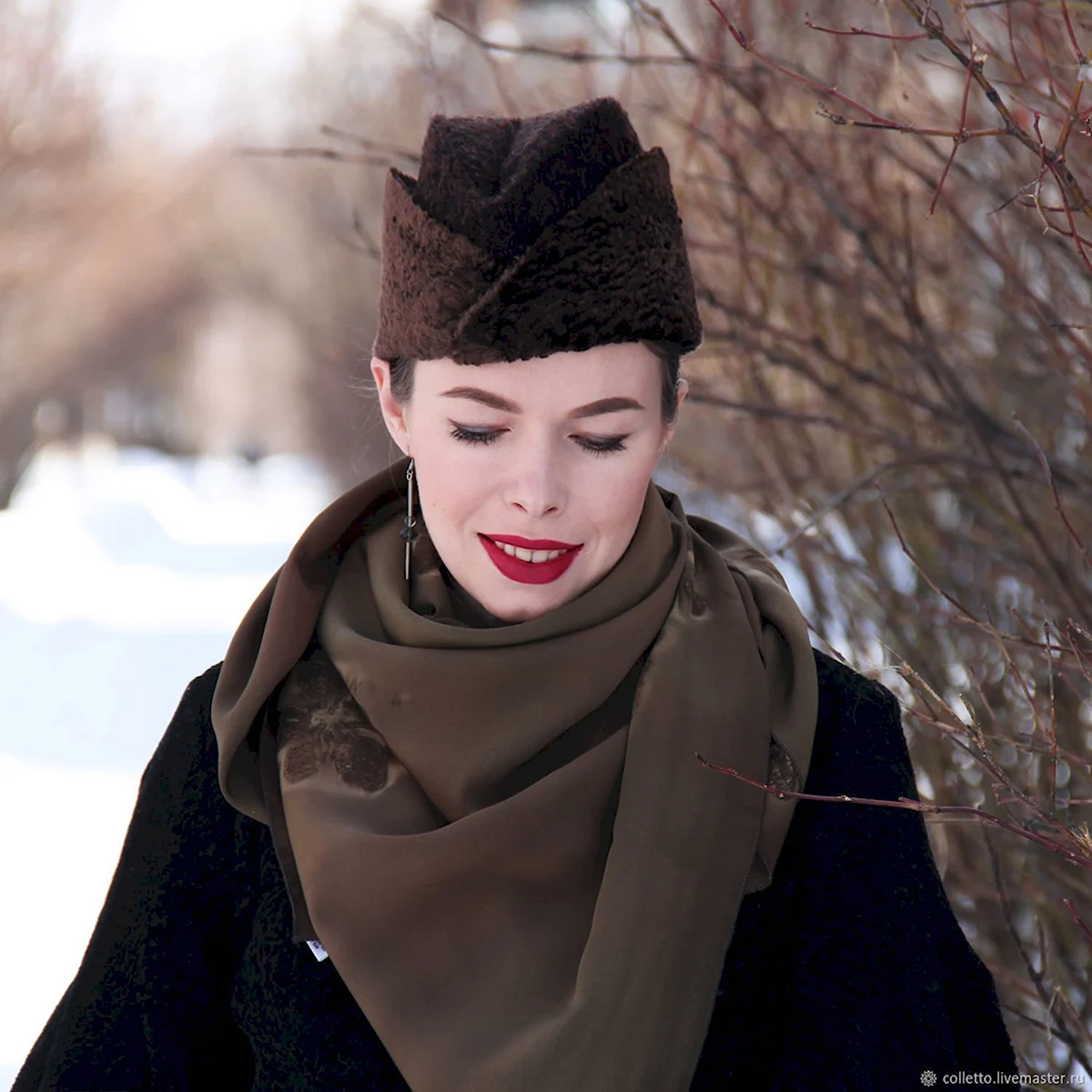 Шапка пилотка женская