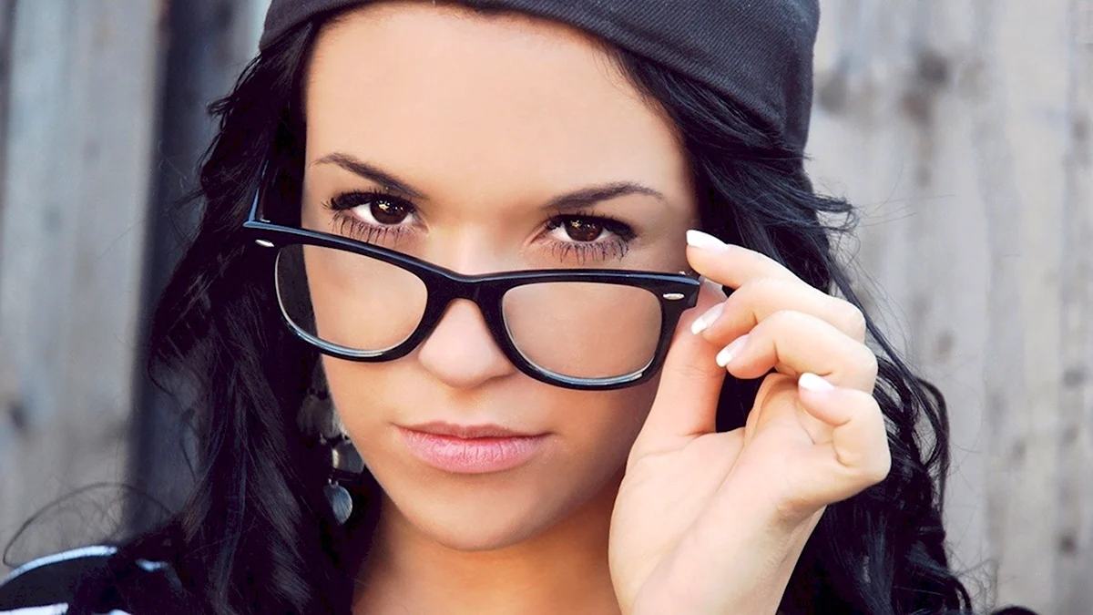 Красивые женщины в очках