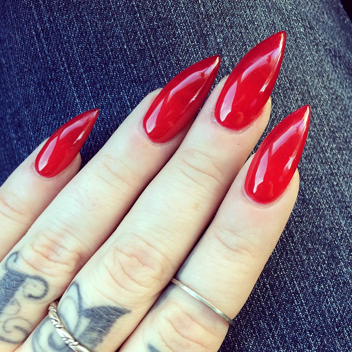 Стилет ногти короткие красные ногти