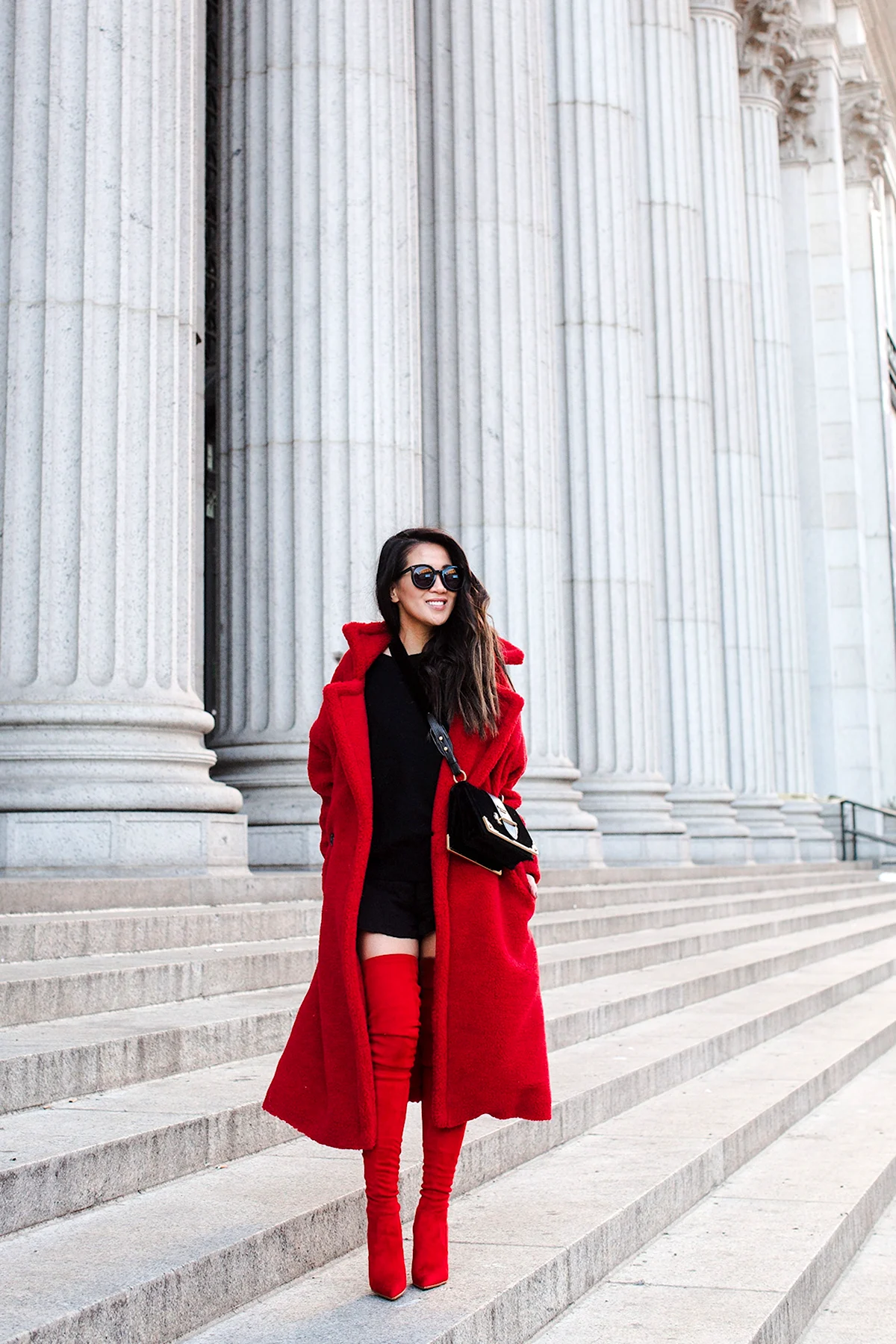 Девушка в Красном пальто