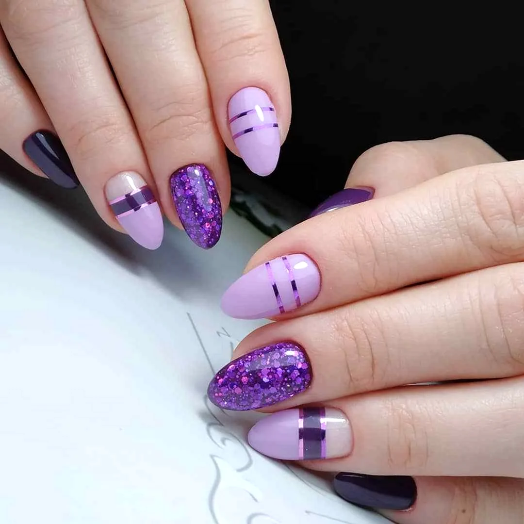Маникюр сиреневый френч с рисунком