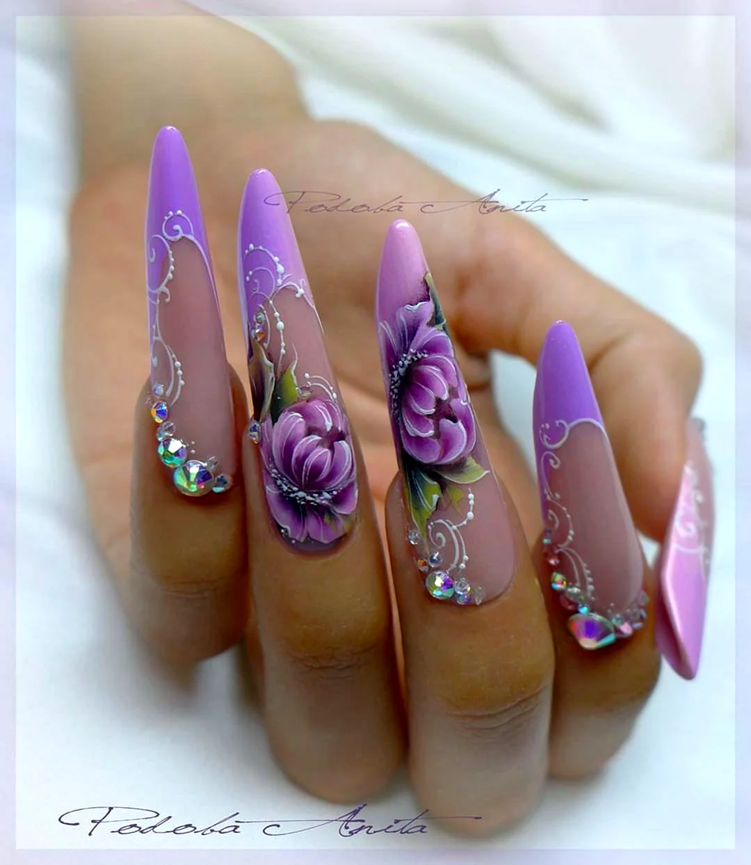 Длинные ногти с лепкой