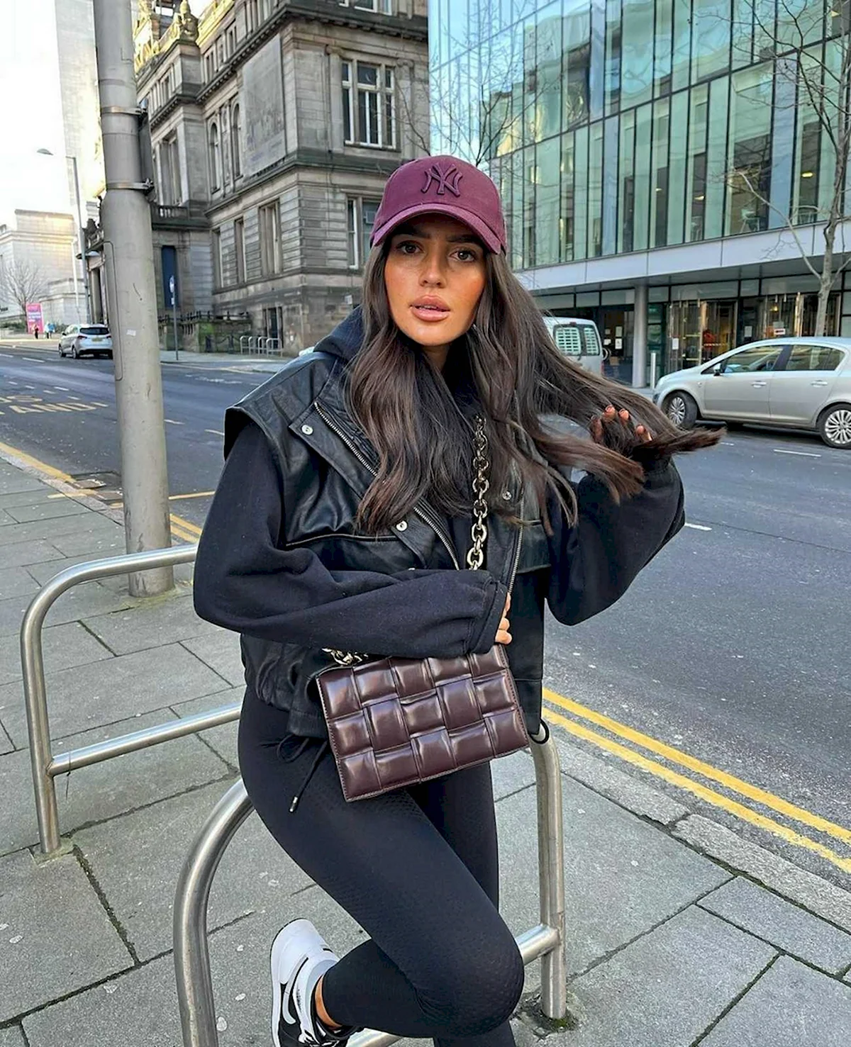 Образы с бейсболкой девушки