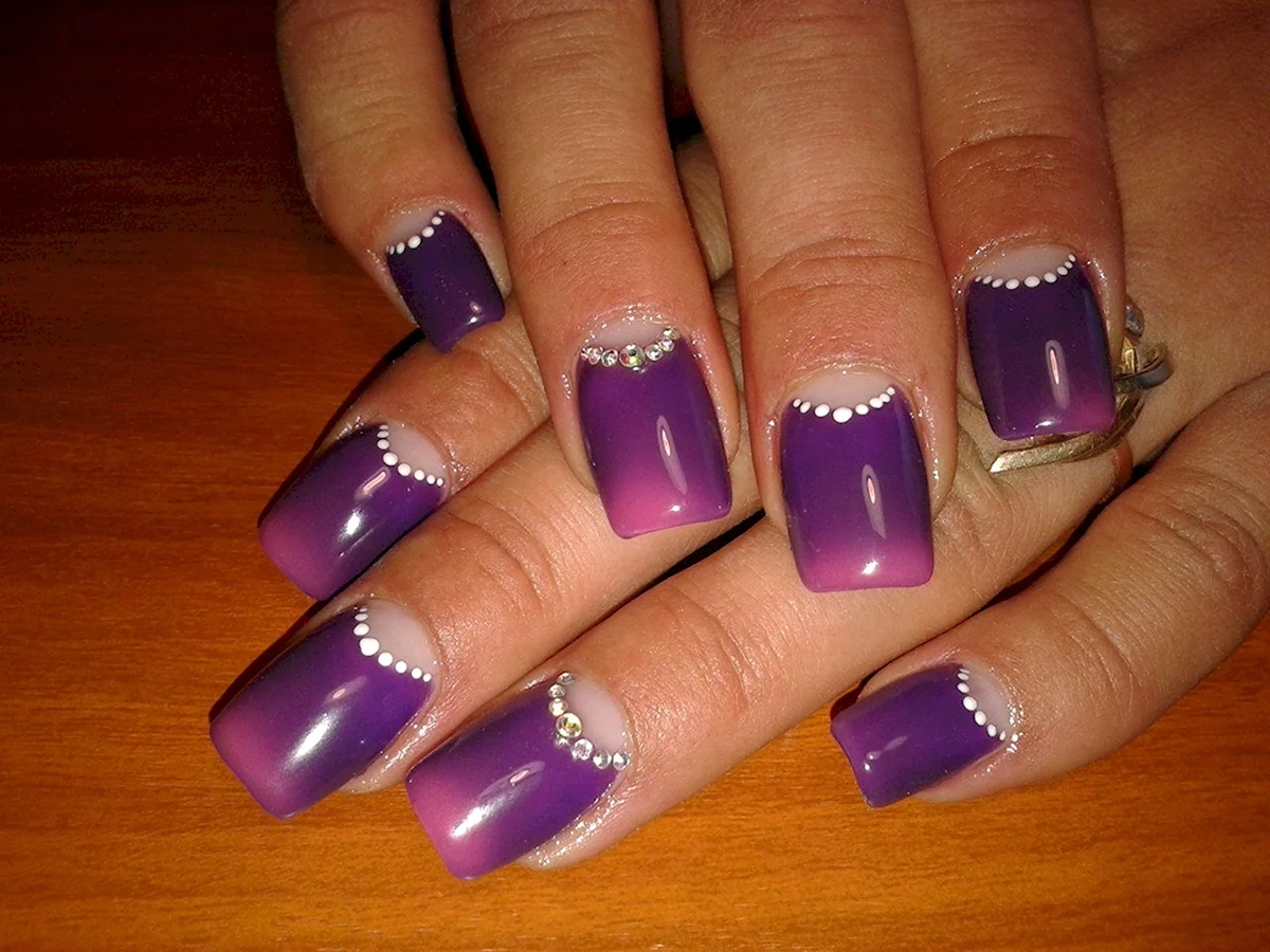 Сиреневый лунный маникюр