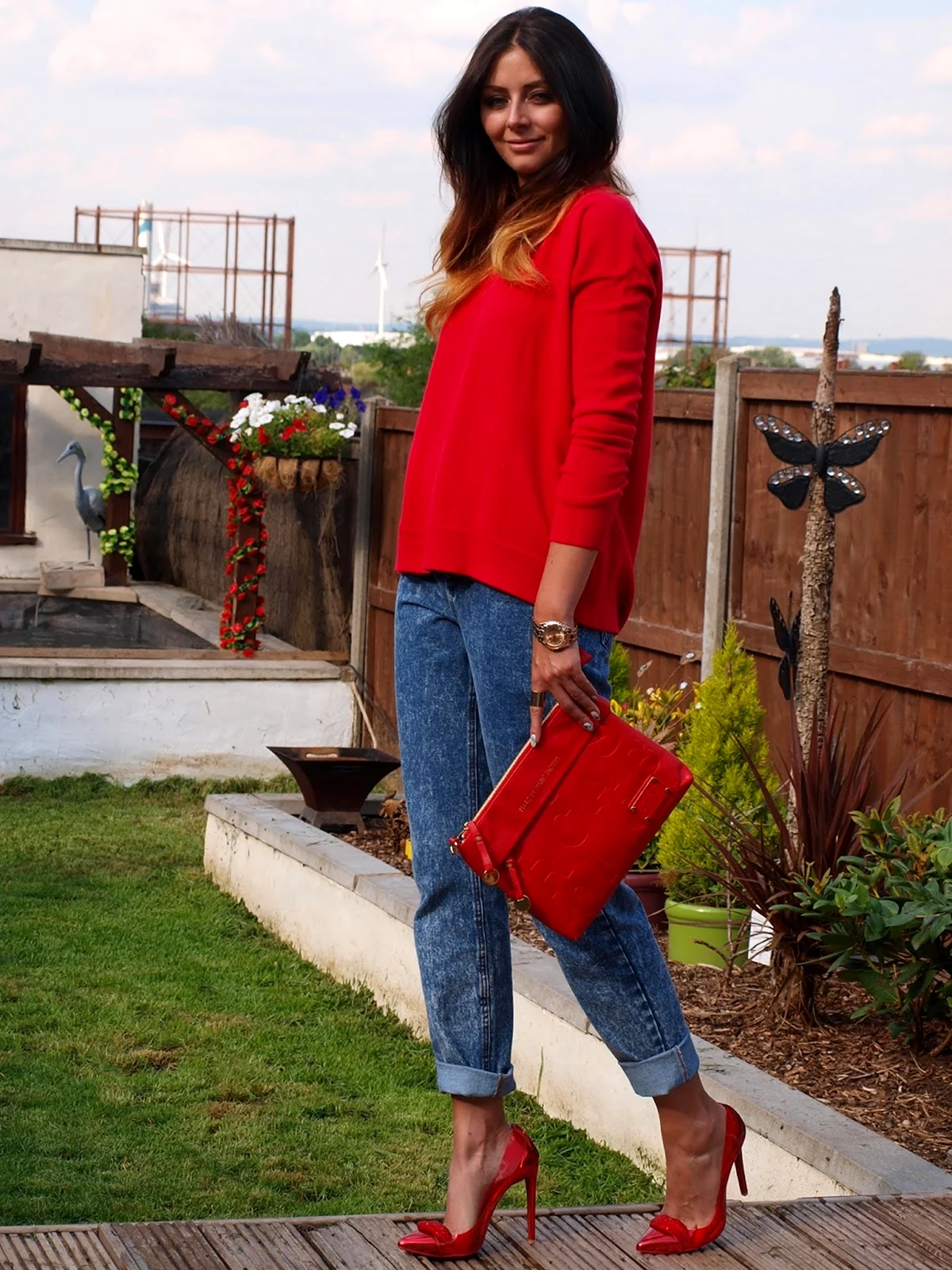 Образ с красными туфлями