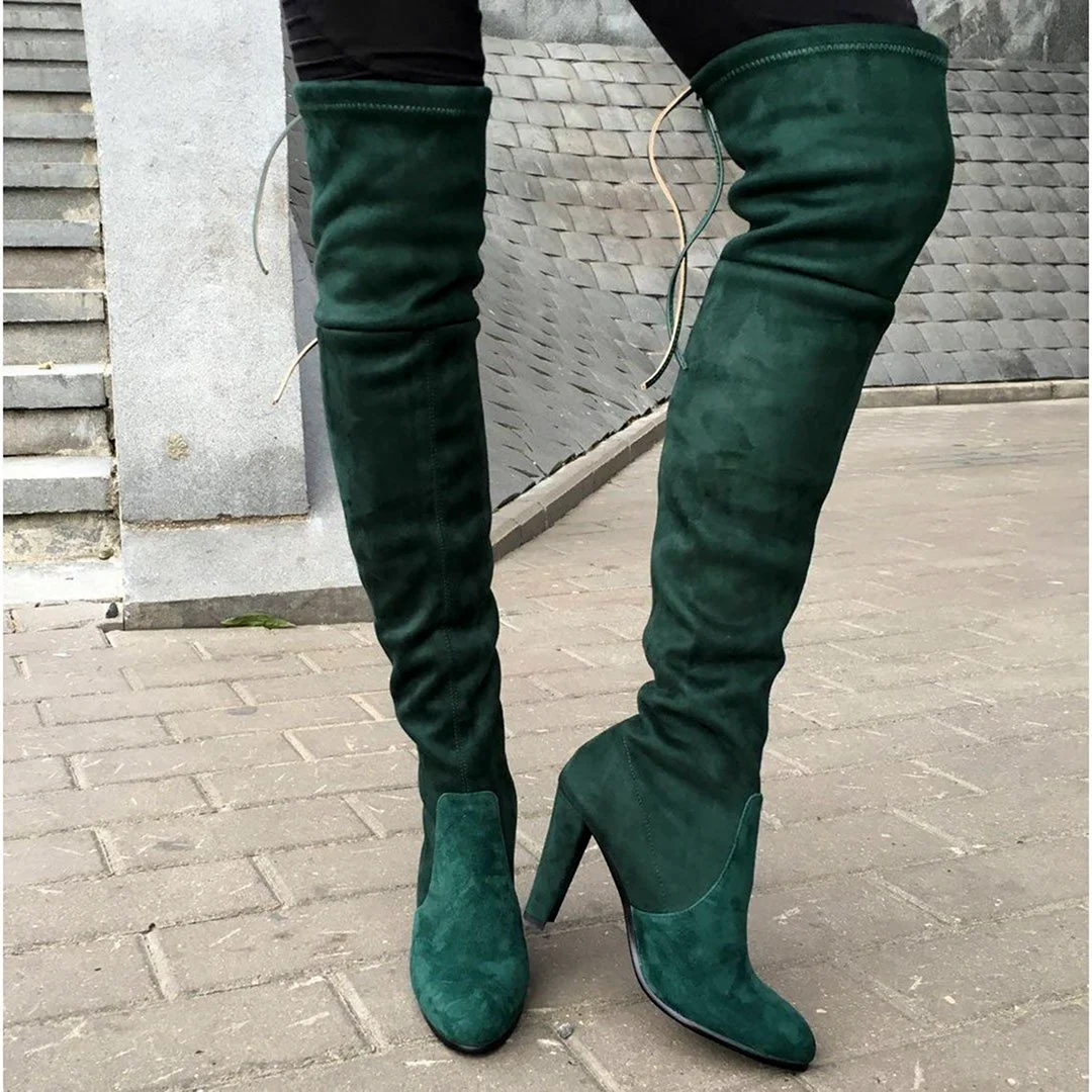 Зеленые замшевые ботфорты