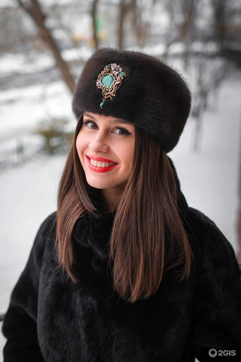 Меховые шапки женские