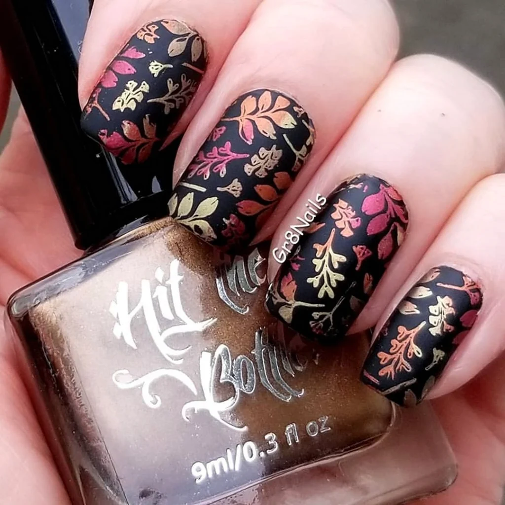 Осенний маникюр стемпинг