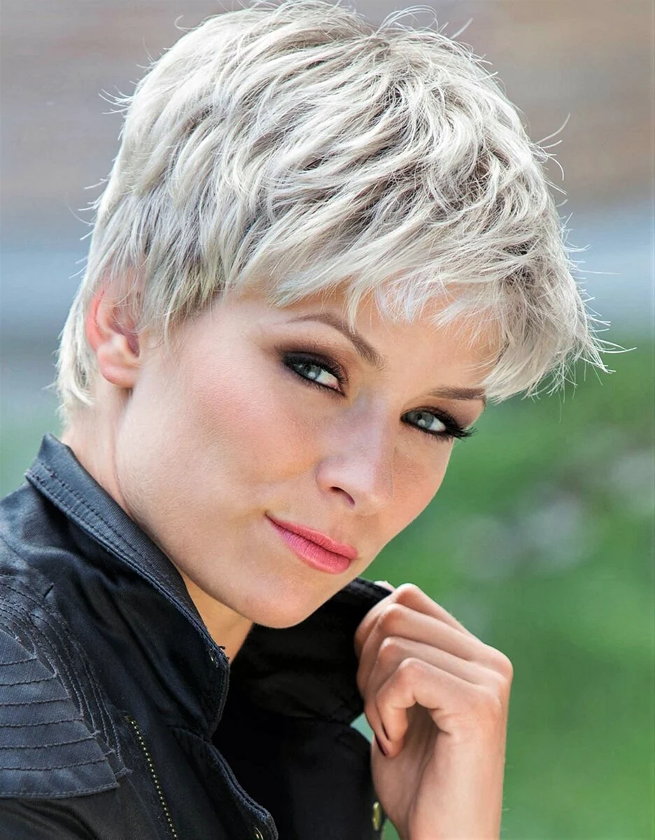 Стрижка Пикси Калманович