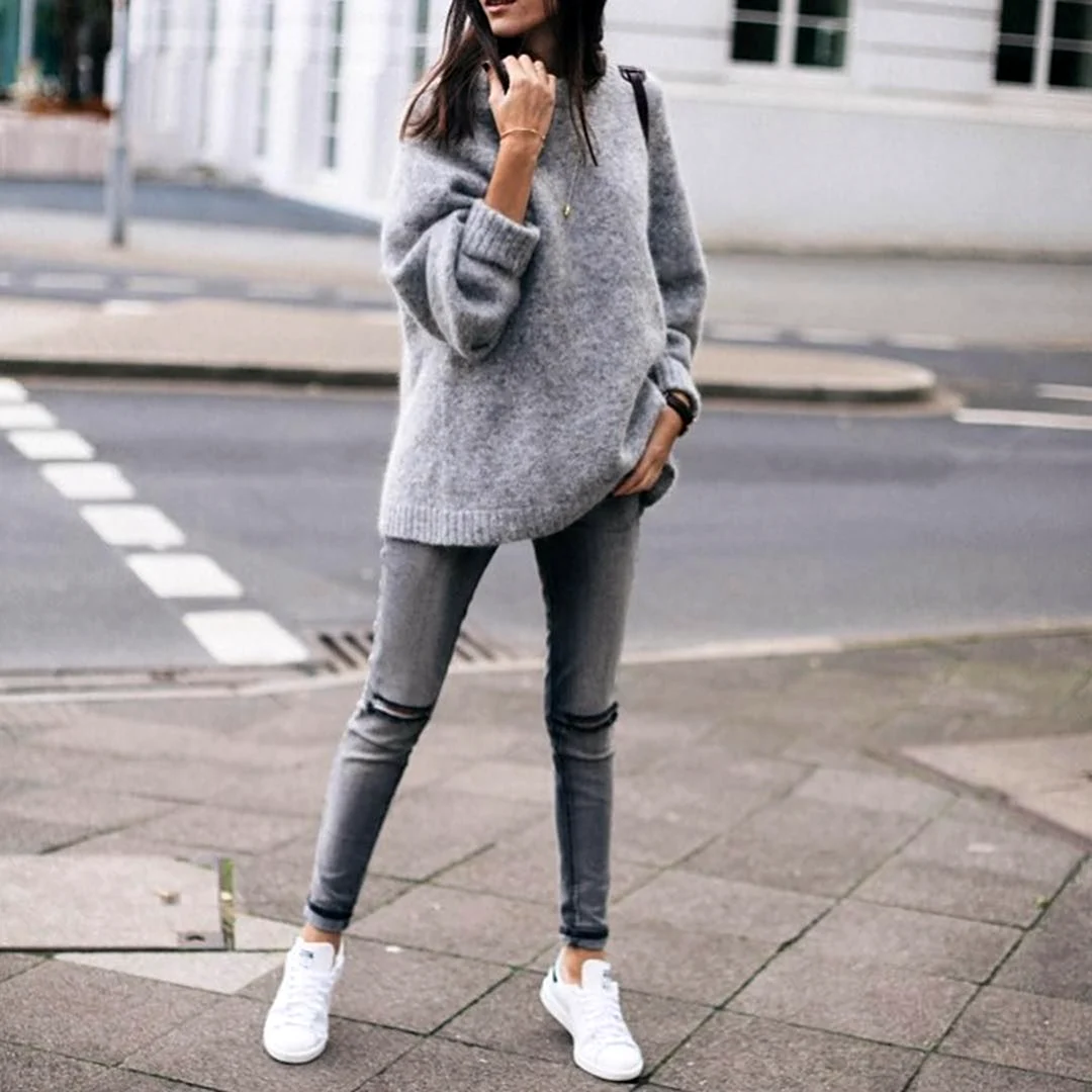 Свитер и джинсы