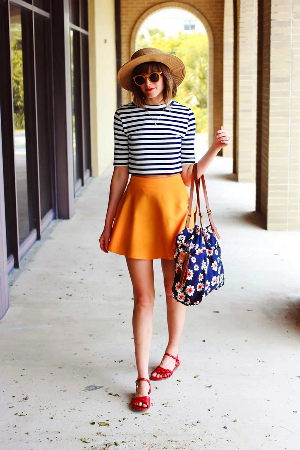 Полосатая футболка с юбкой