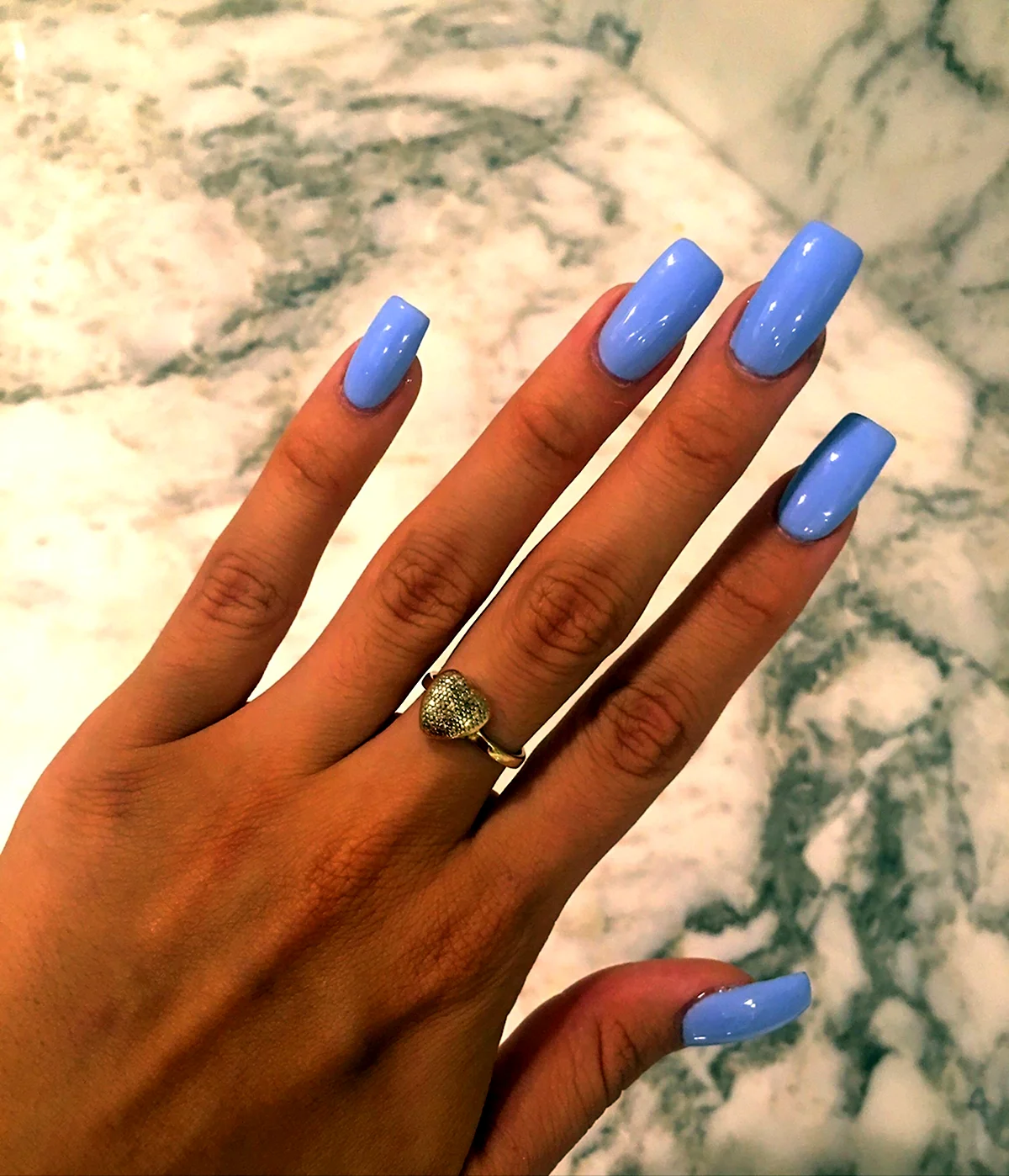 Длинные квадратные ногти голубые