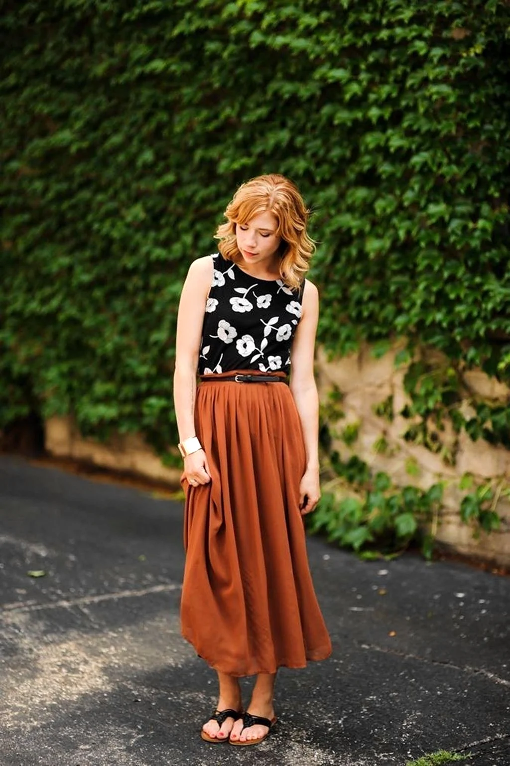 Лук с оранжевой юбкой