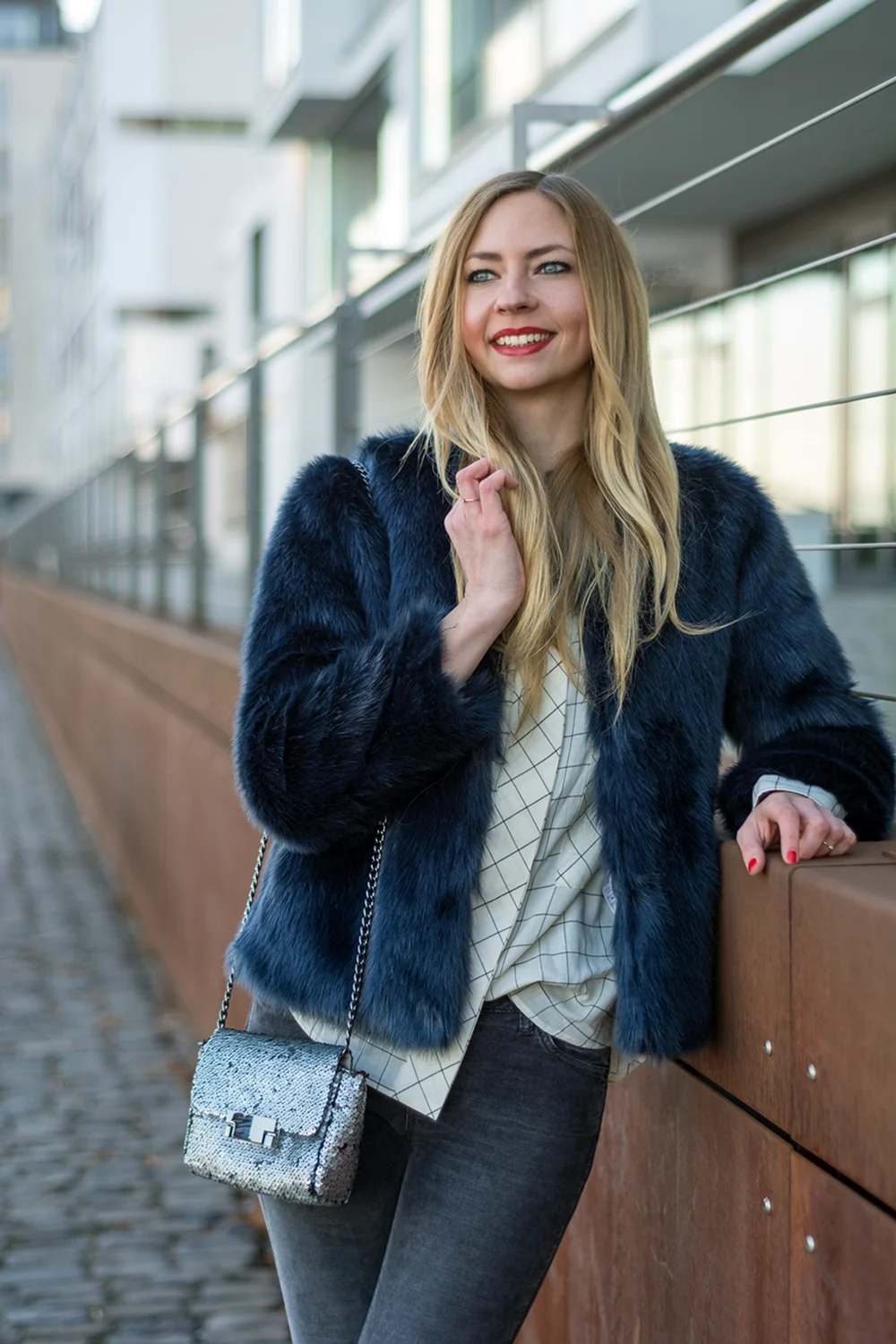 Шуба голубая Zara