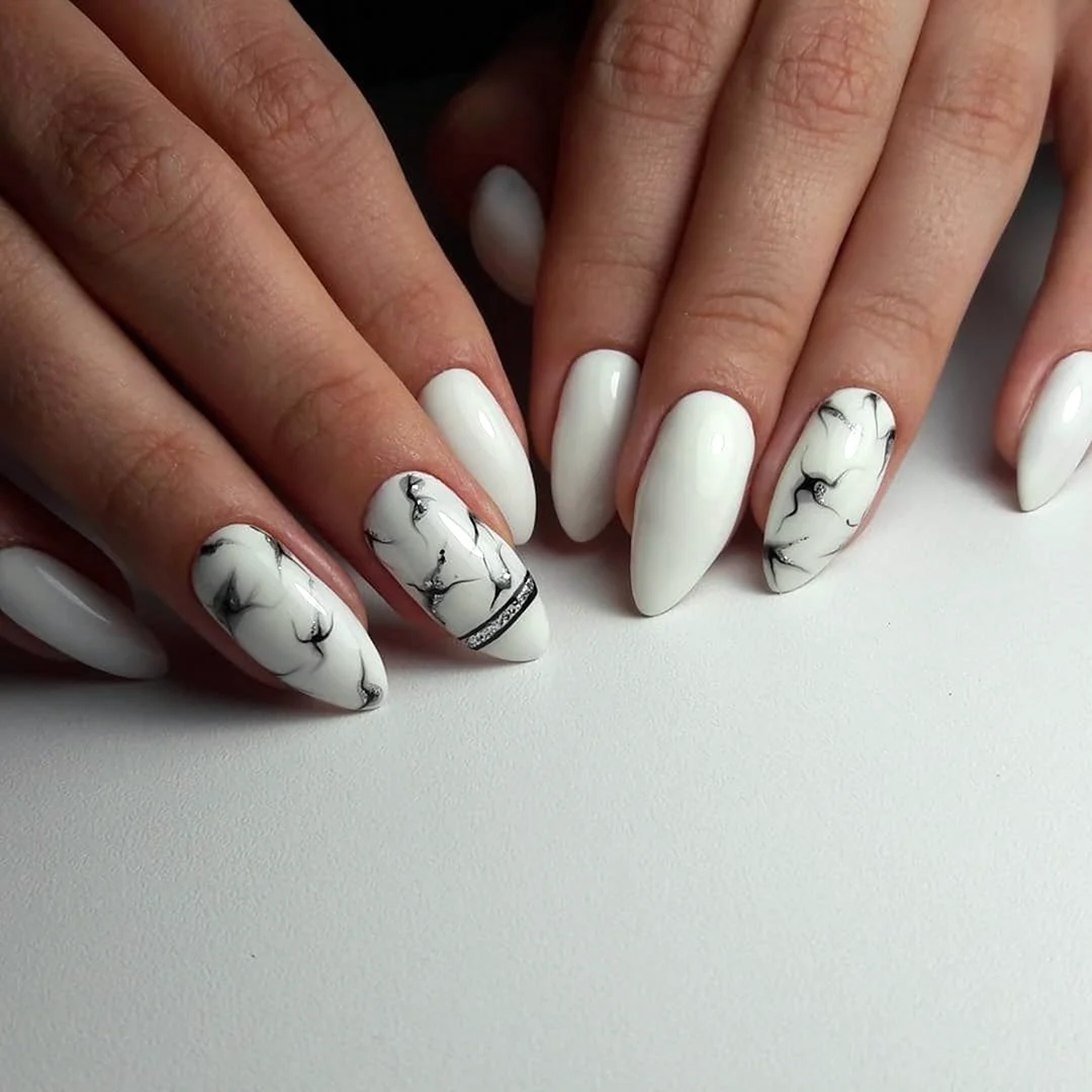 Маникюр белый мрамор
