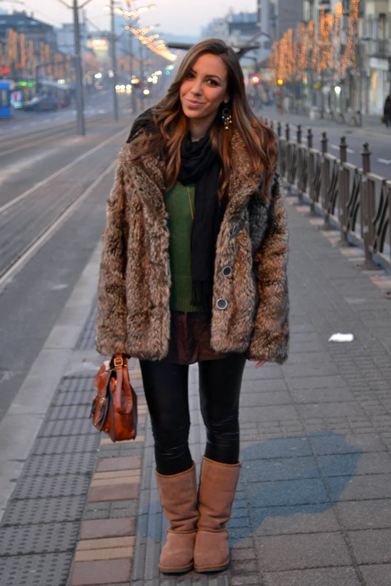 Короткая шуба с уггами