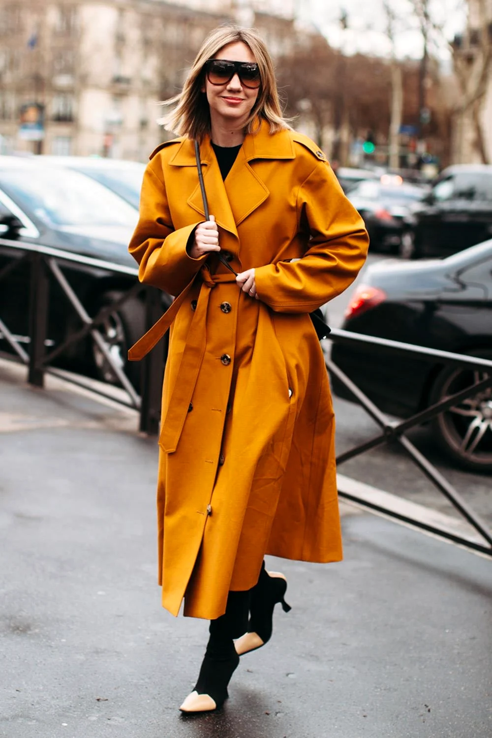 Шапка под классическое пальто горчичного цвета