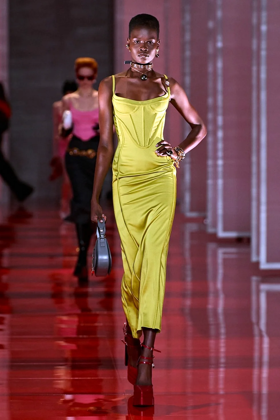 Версаче fw 2022