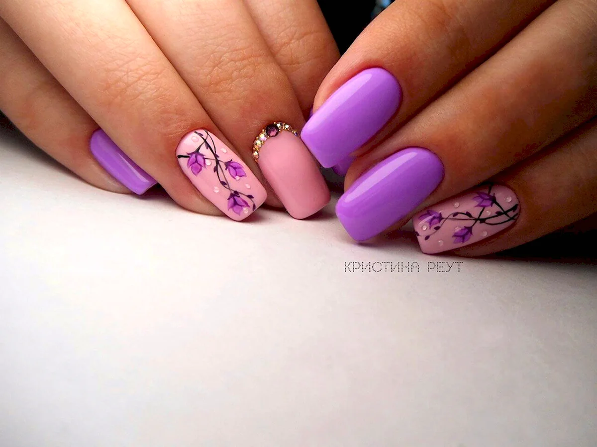 Маникюр фиолетовый с розовым