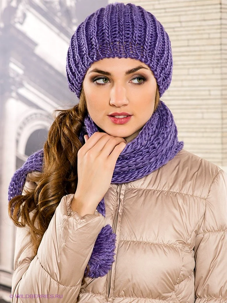 Шапка к фиолетовому пуховику