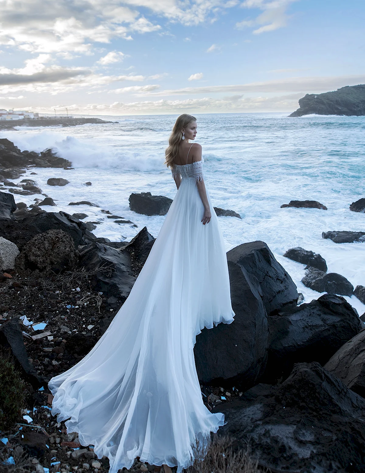 Свадебное платье на море