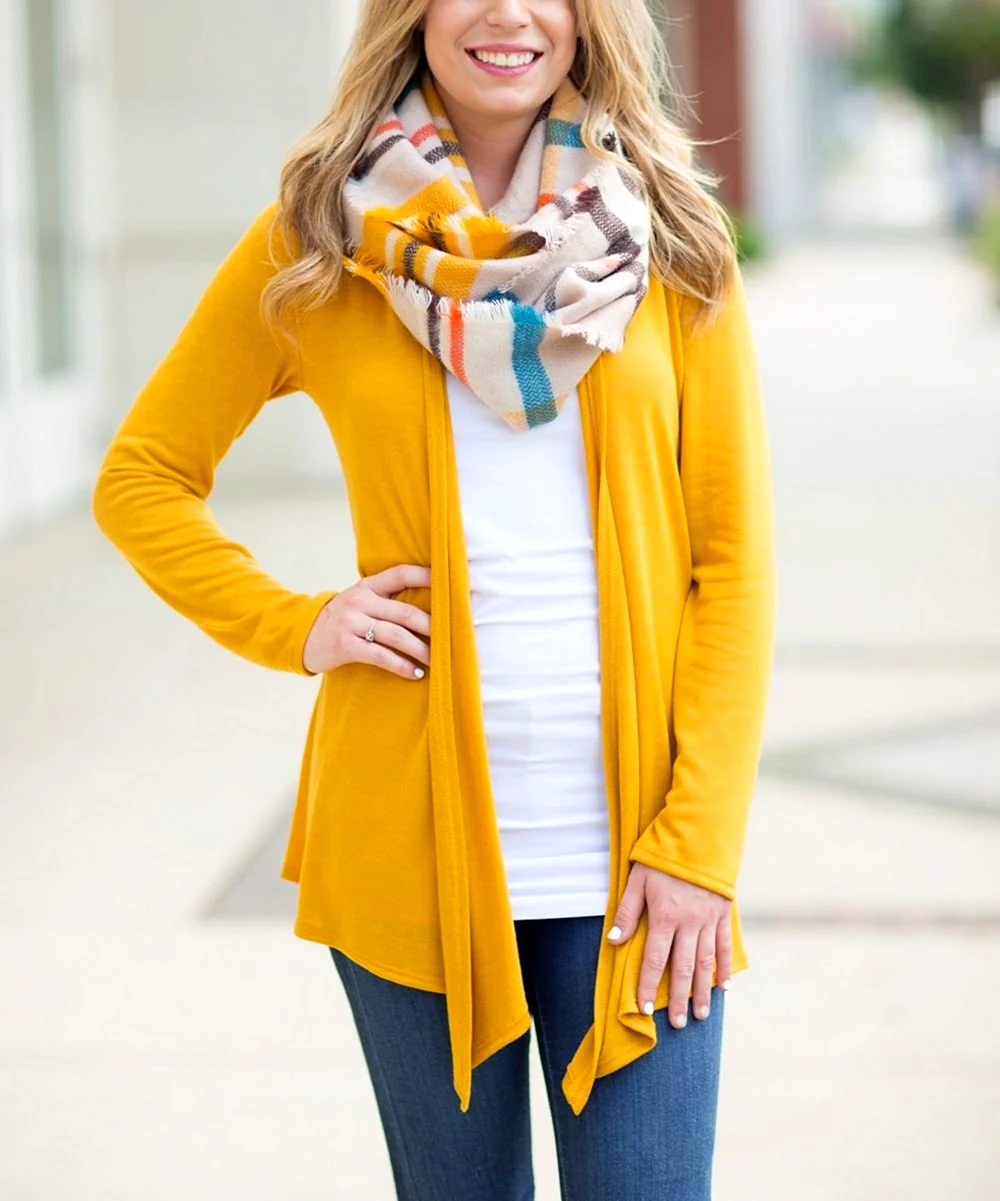 Шарф к желтому пальто