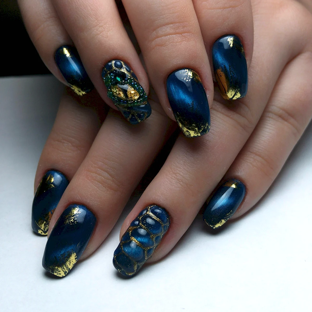 Маникюр кошачий глаз 5д эффект