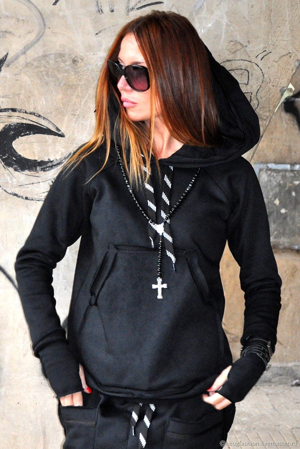 Черная спортивная кофта