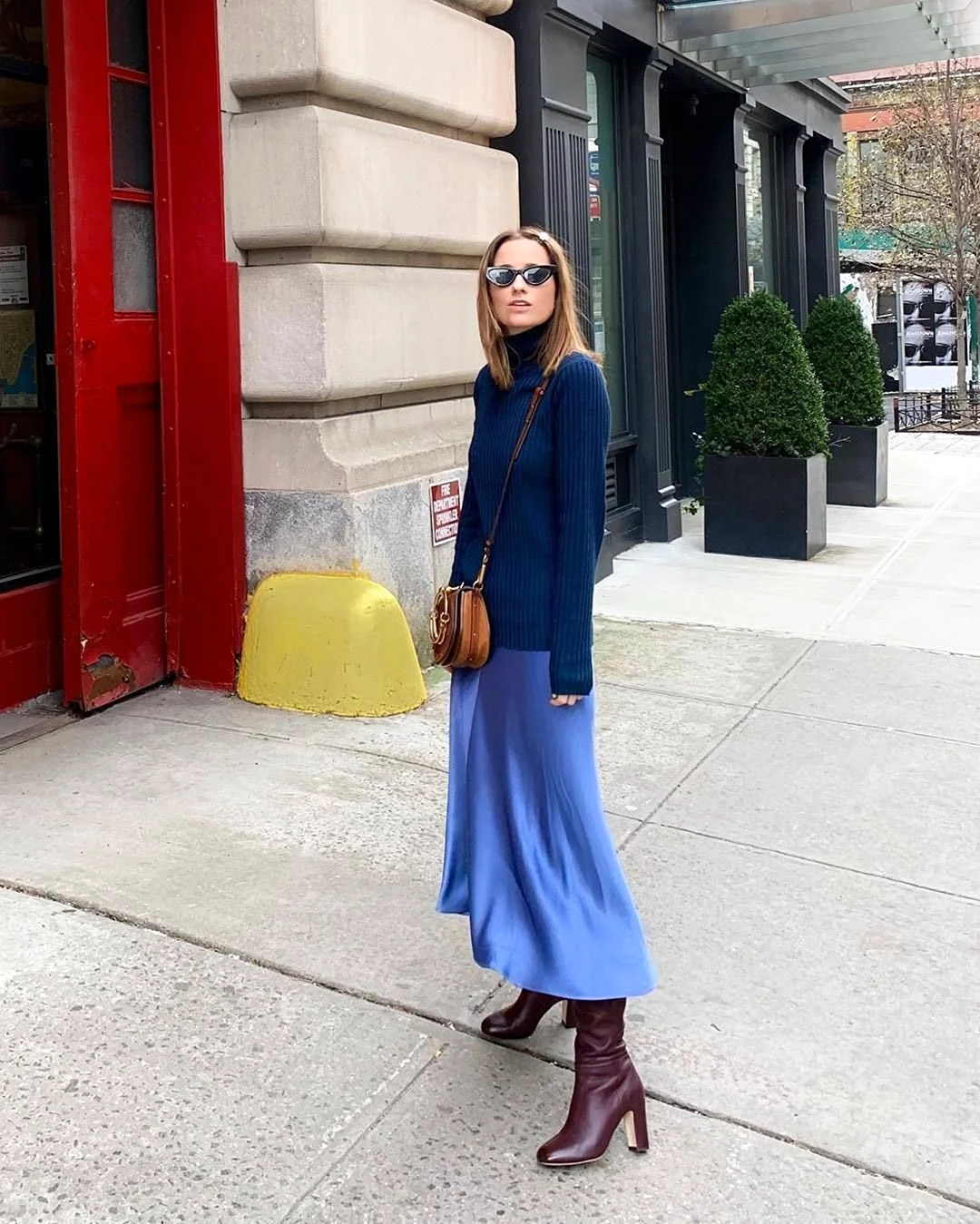 Атласная юбка с водолазкой