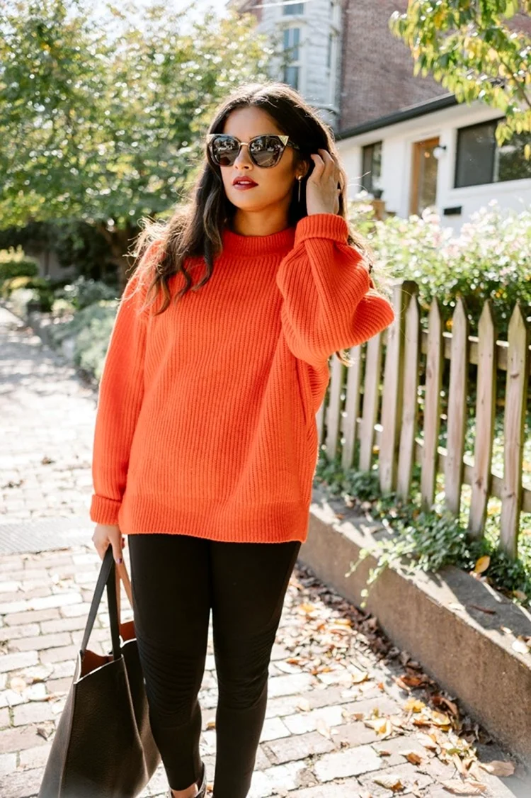 Образ с оранжевым свитером