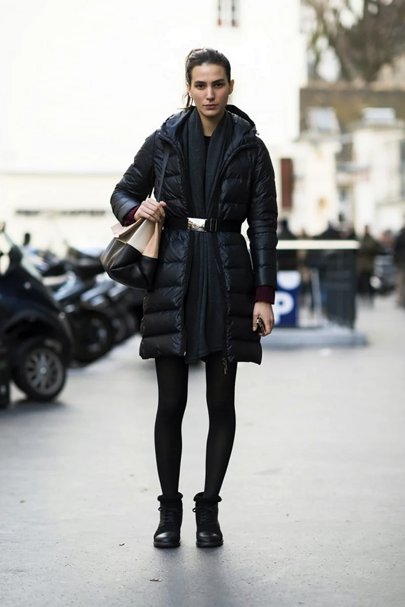 Черный стильный пуховик